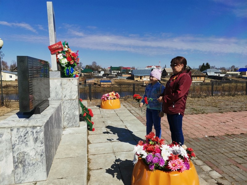 В селе Полноват почтили память погибших в годы Великой Отечественной войны.